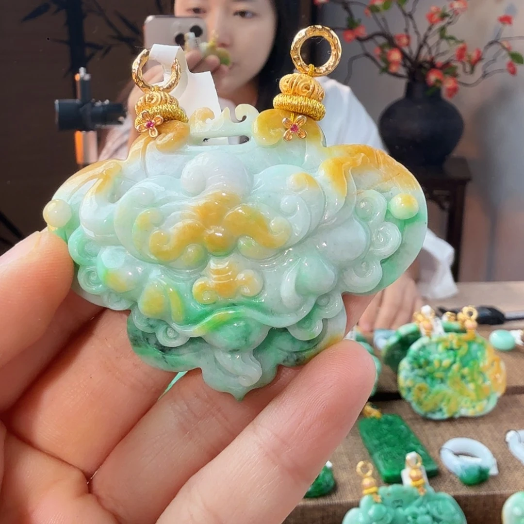 翡翠未镶嵌吊坠(赠链)福利