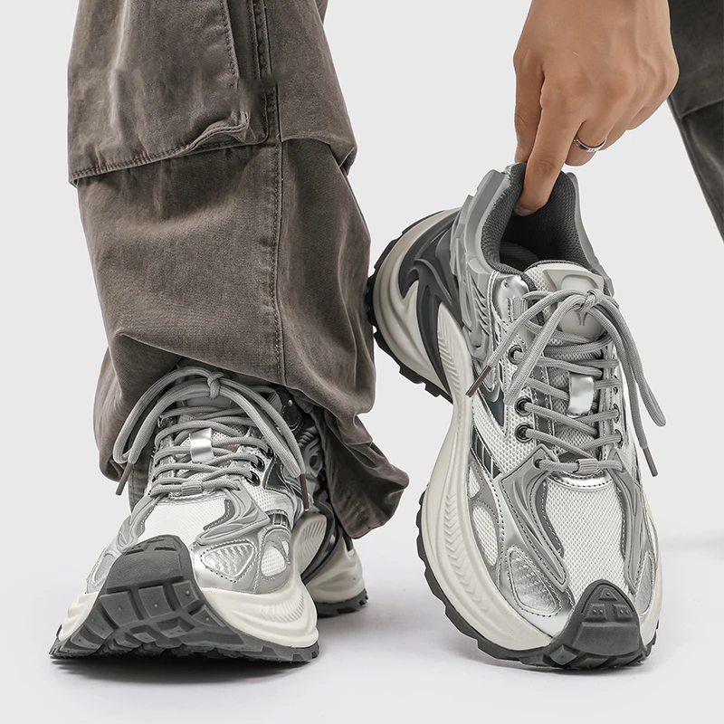 响尾蛇银色男鞋春季透气跑步运动鞋青少年软底增高复古老爹休闲鞋