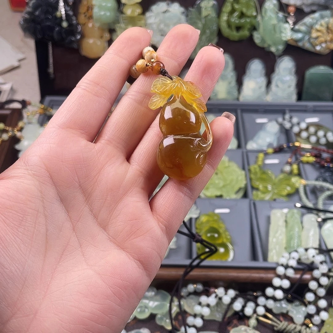 岫玉未镶嵌吊坠(赠链)