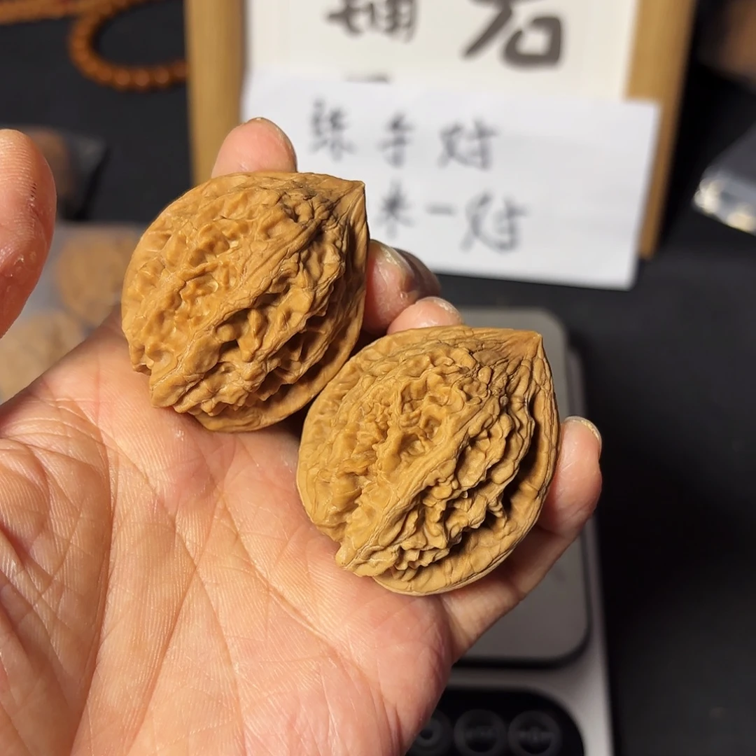 落***叶文玩核桃吊坠大沽石40尺。