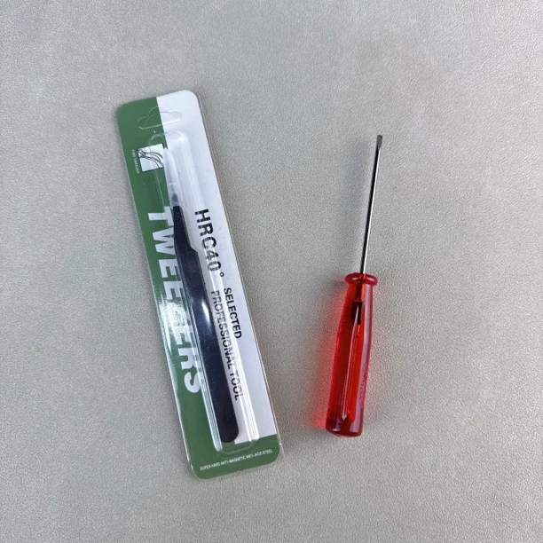 直头镊子+能拧梭壳小螺丝的 螺丝刀