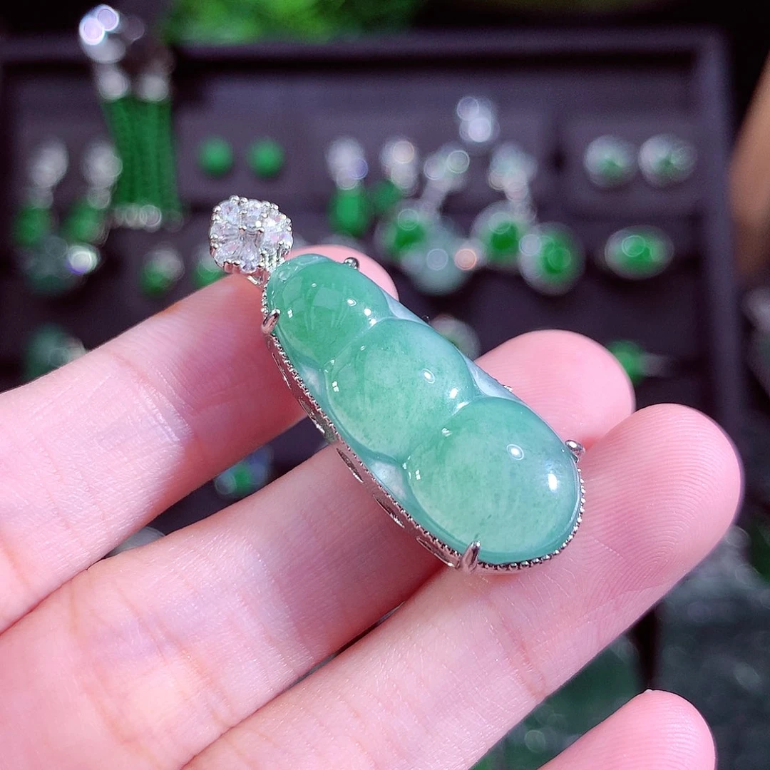 颈饰未镶嵌翡翠天然