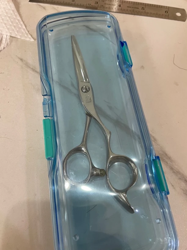 日本剪刀光龙5.5寸综合刀成色很好切感柔和到手即用。