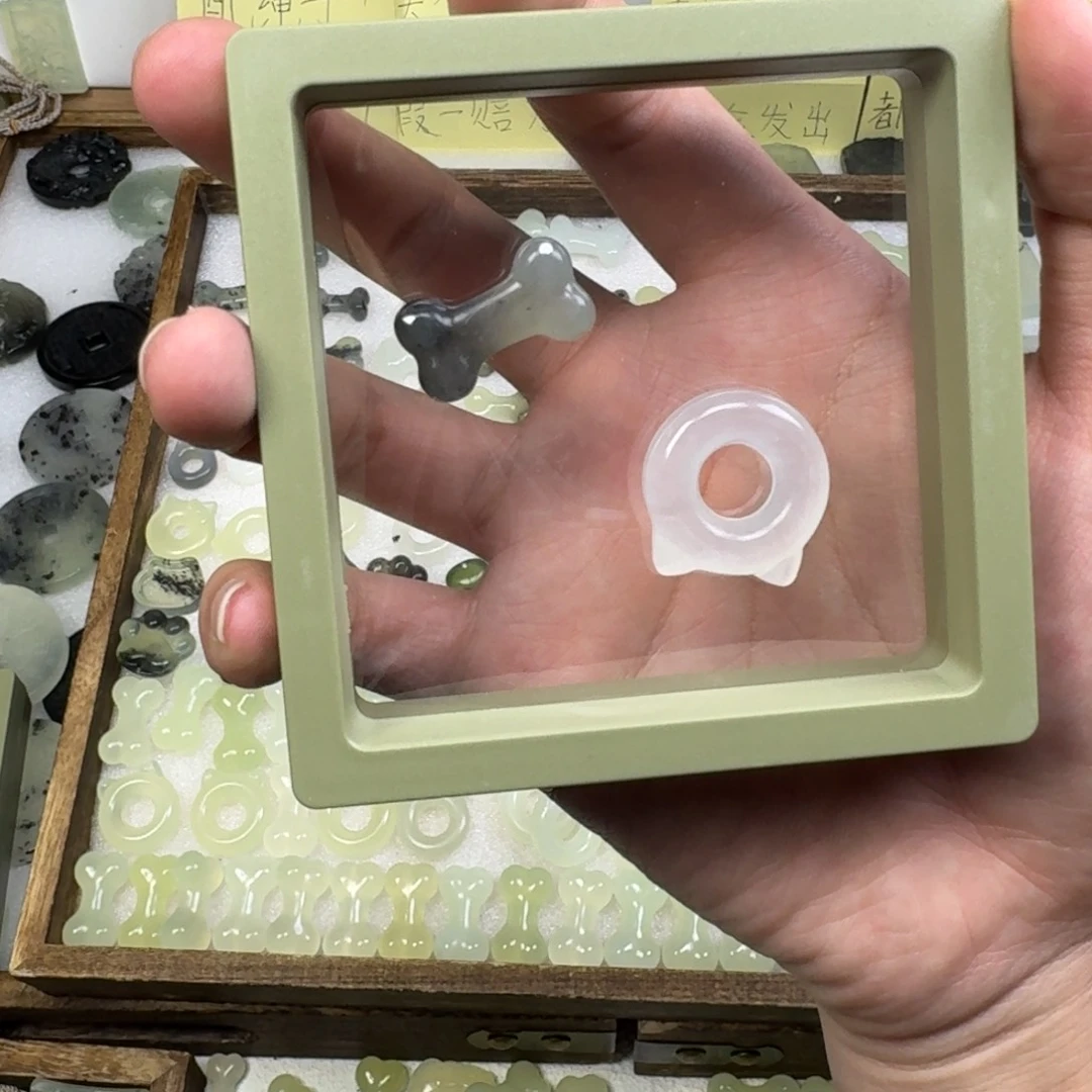 蛇纹石玉未镶嵌吊坠是***性