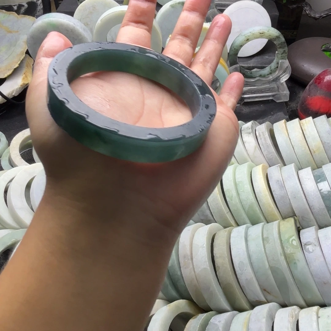 自***点定制翡翠未镶嵌翡翠手镯定制