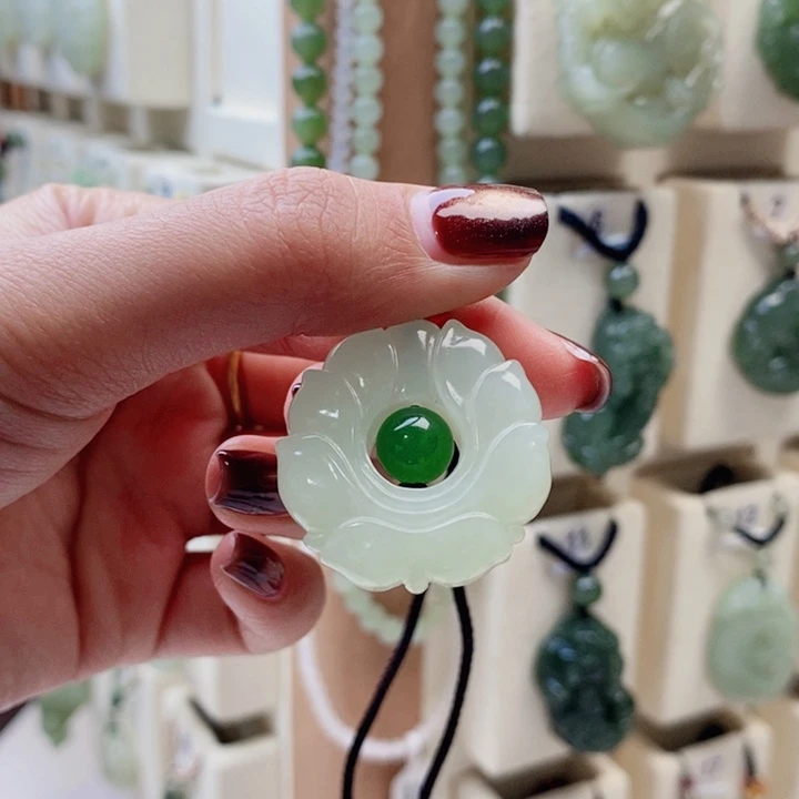 飞***白和田玉未镶嵌包链