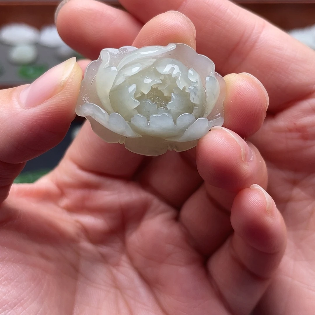和田玉未镶嵌颈饰牡丹花吊坠