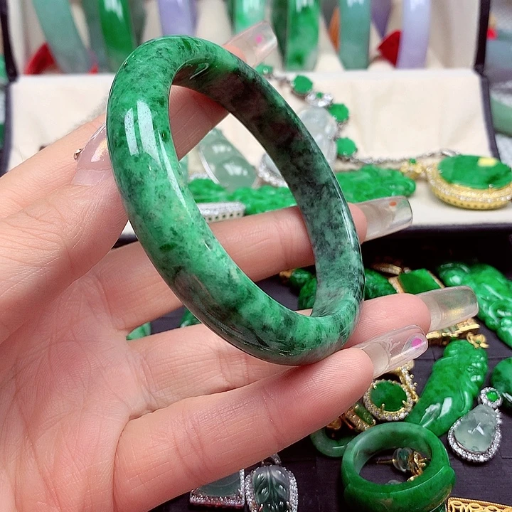 翡翠未镶嵌手镯翡翠