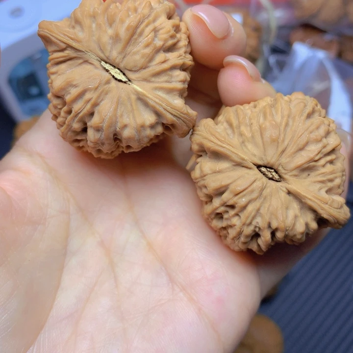 核桃把件张*核桃南疆石45