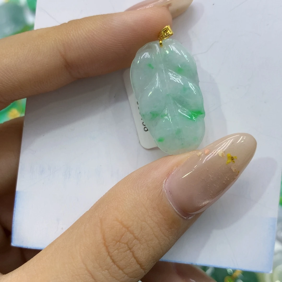颈饰18K金镶嵌翡翠