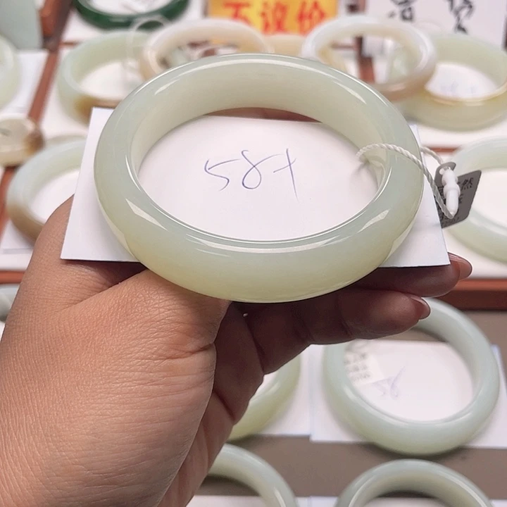 未镶嵌手镯和田玉