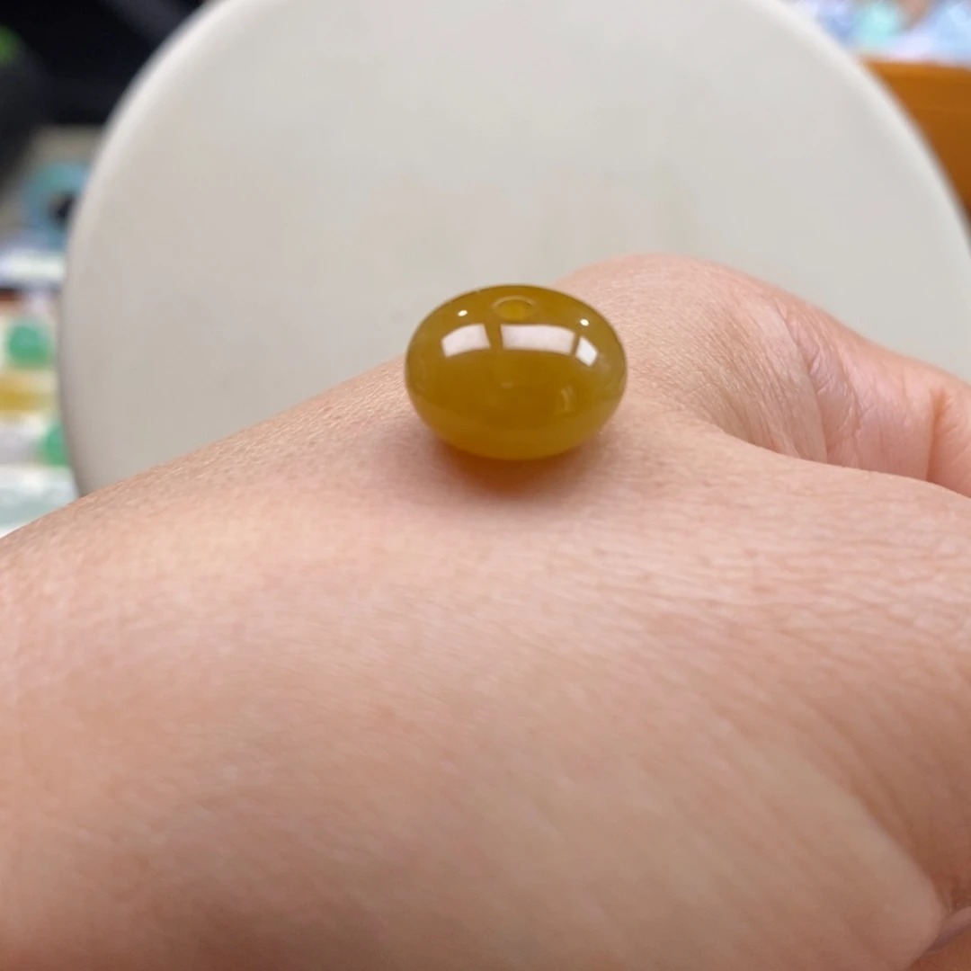 翡翠吊坠(不含链)未镶嵌翡翠满黄翡鼓珠