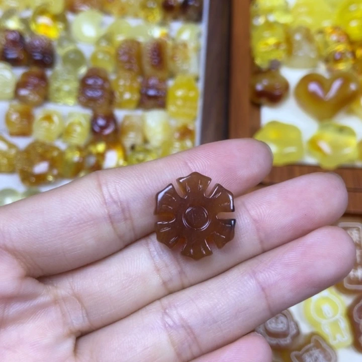 吊坠橄榄核缅珀雪花110