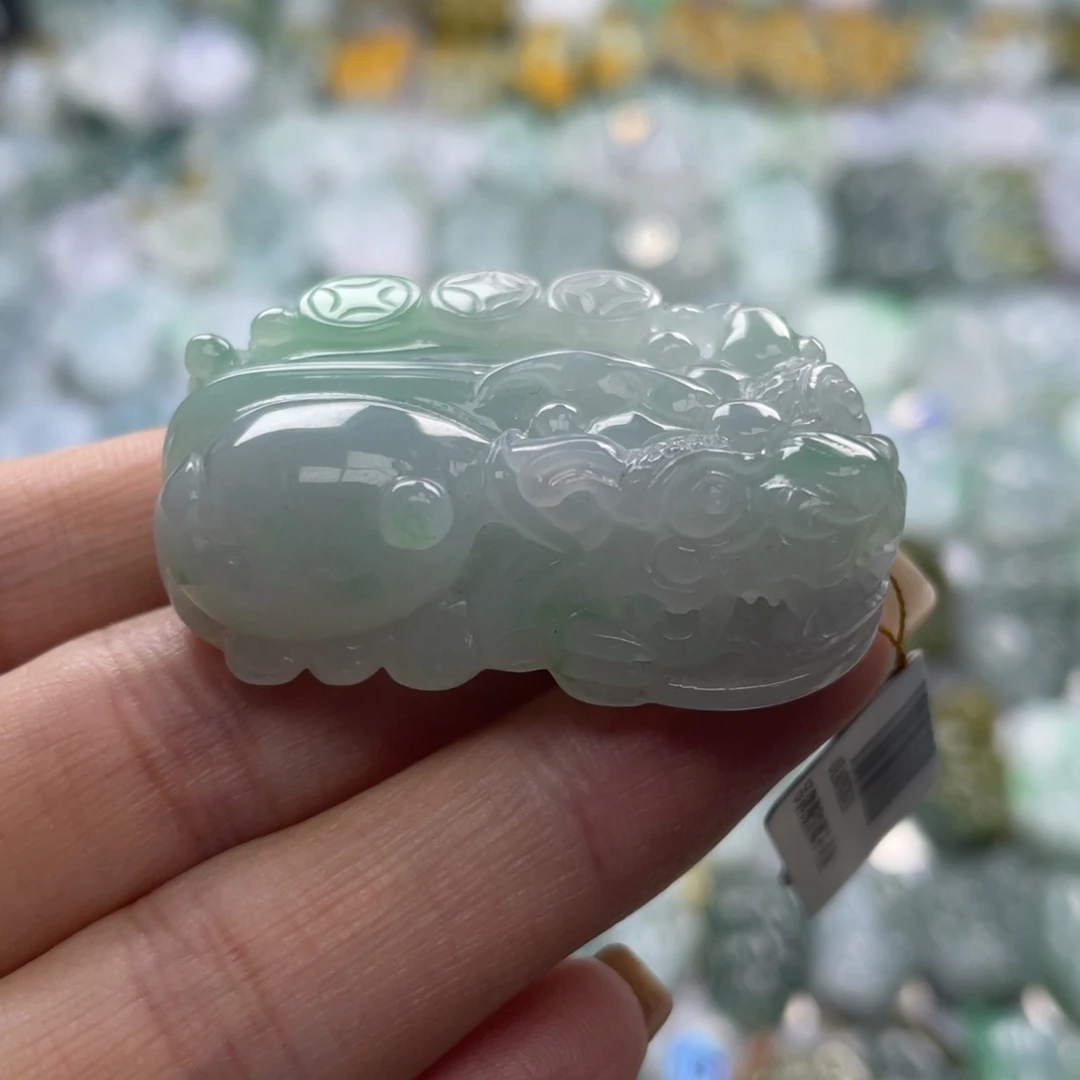 翡翠未镶嵌颈饰貔貅