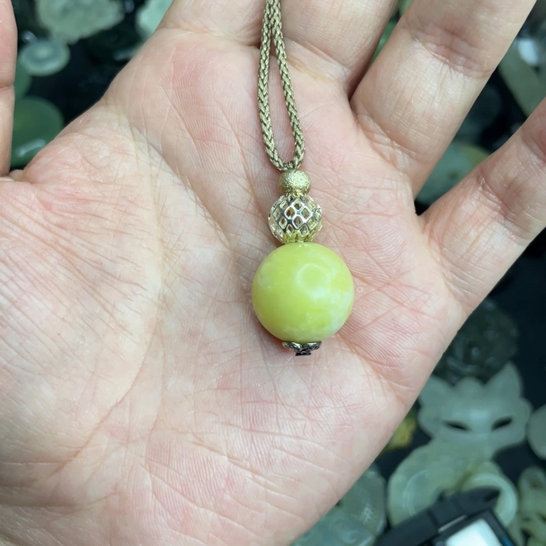 岫玉未镶嵌颈饰转运珠