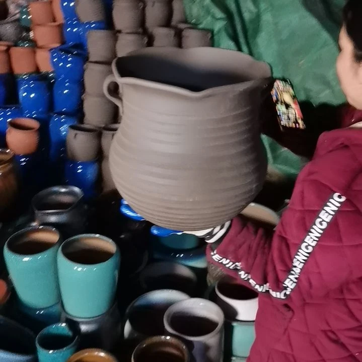 红陶口26高28瑕疵底裂