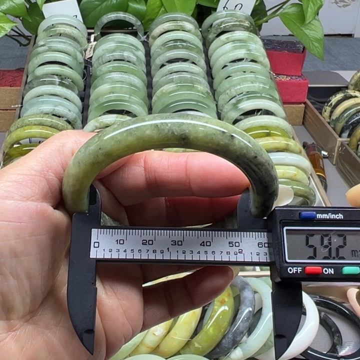 蛇纹石玉未镶嵌手镯7