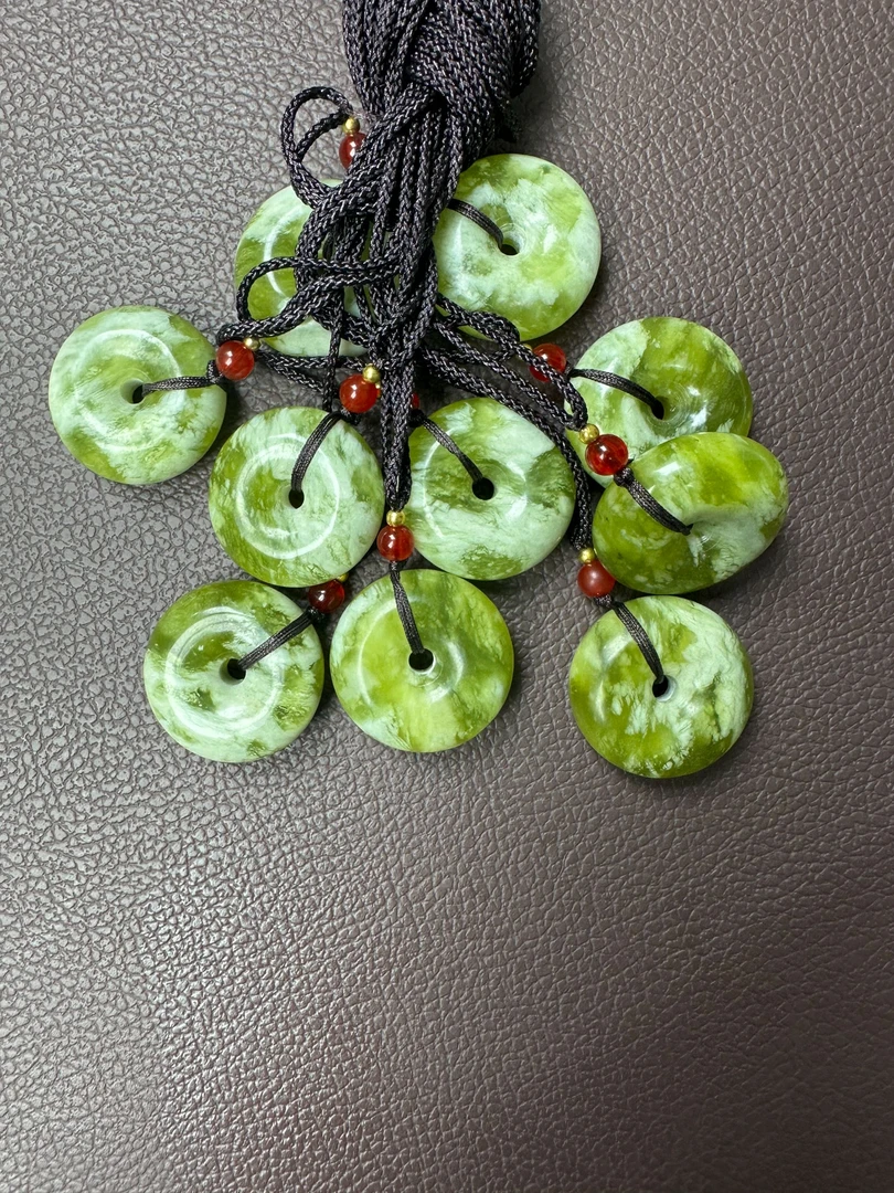 天然绿玉飘花平安扣棕绳红珠金饰国风吊坠