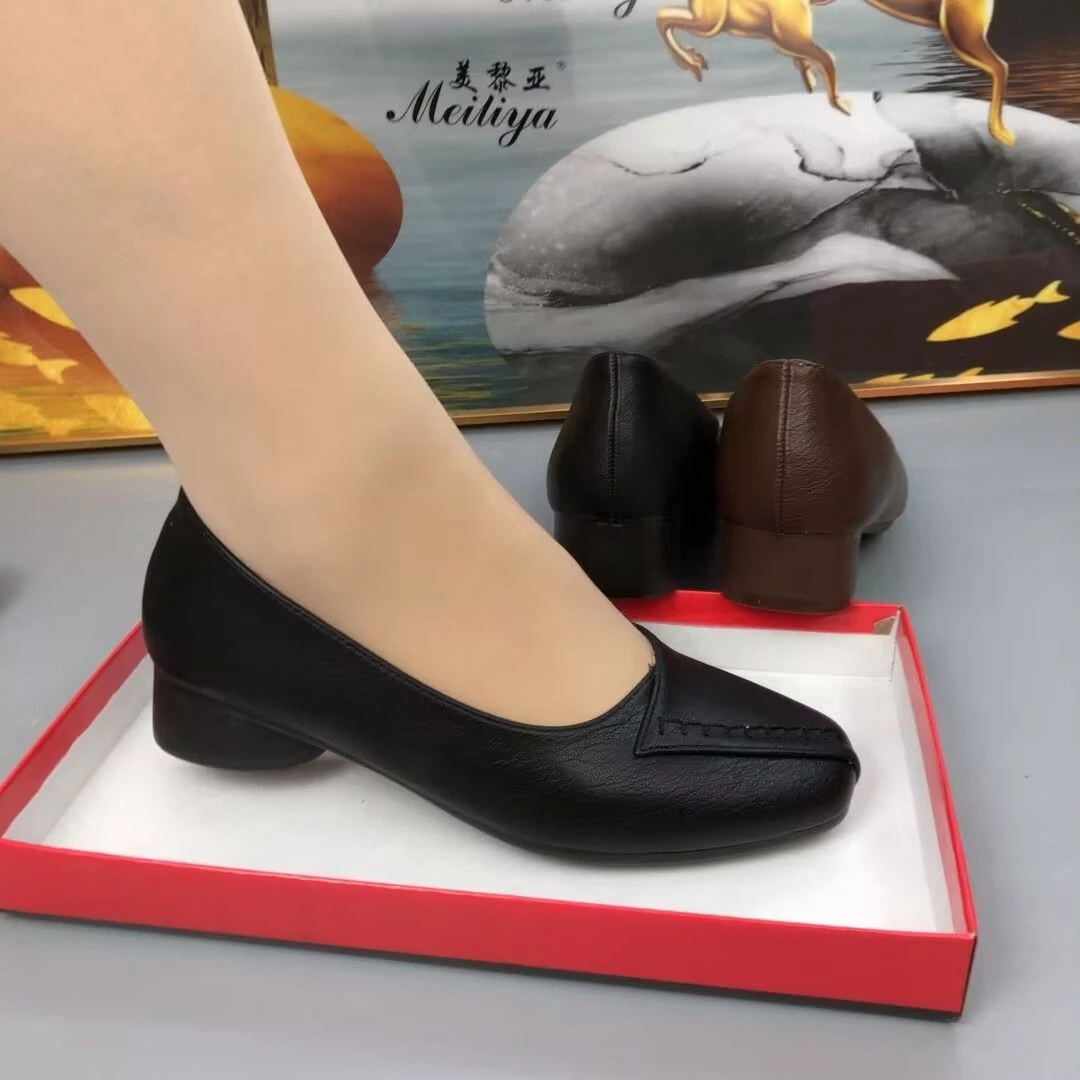 低跟通勤单鞋女新款春秋浅口鞋低跟时尚软底一脚蹬妈妈鞋软面皮鞋