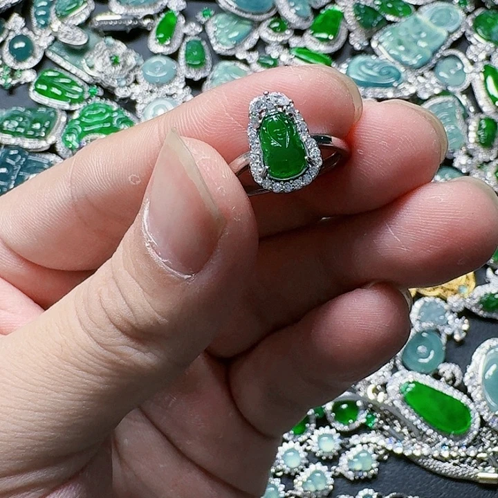 翡翠颈饰未镶嵌天然A货翡翠放漏