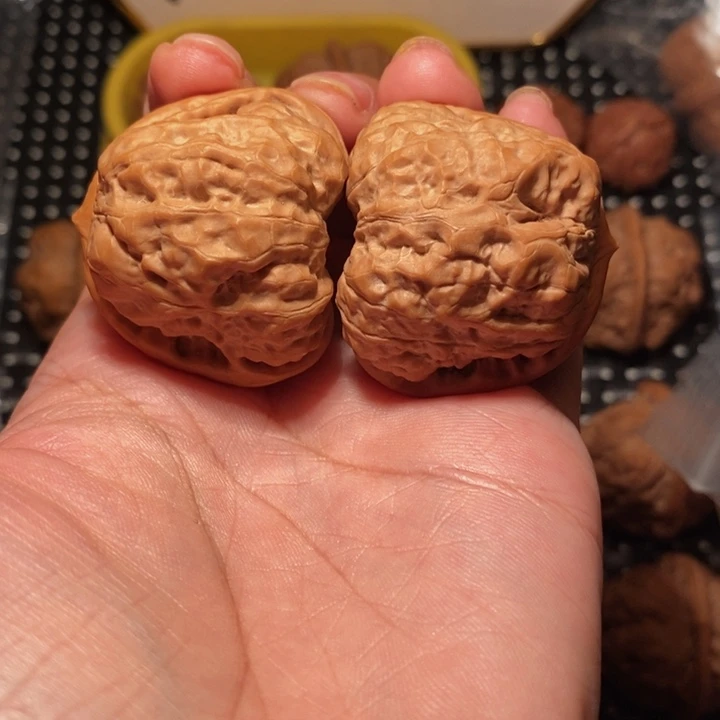 暖***色文玩核桃把件八腿