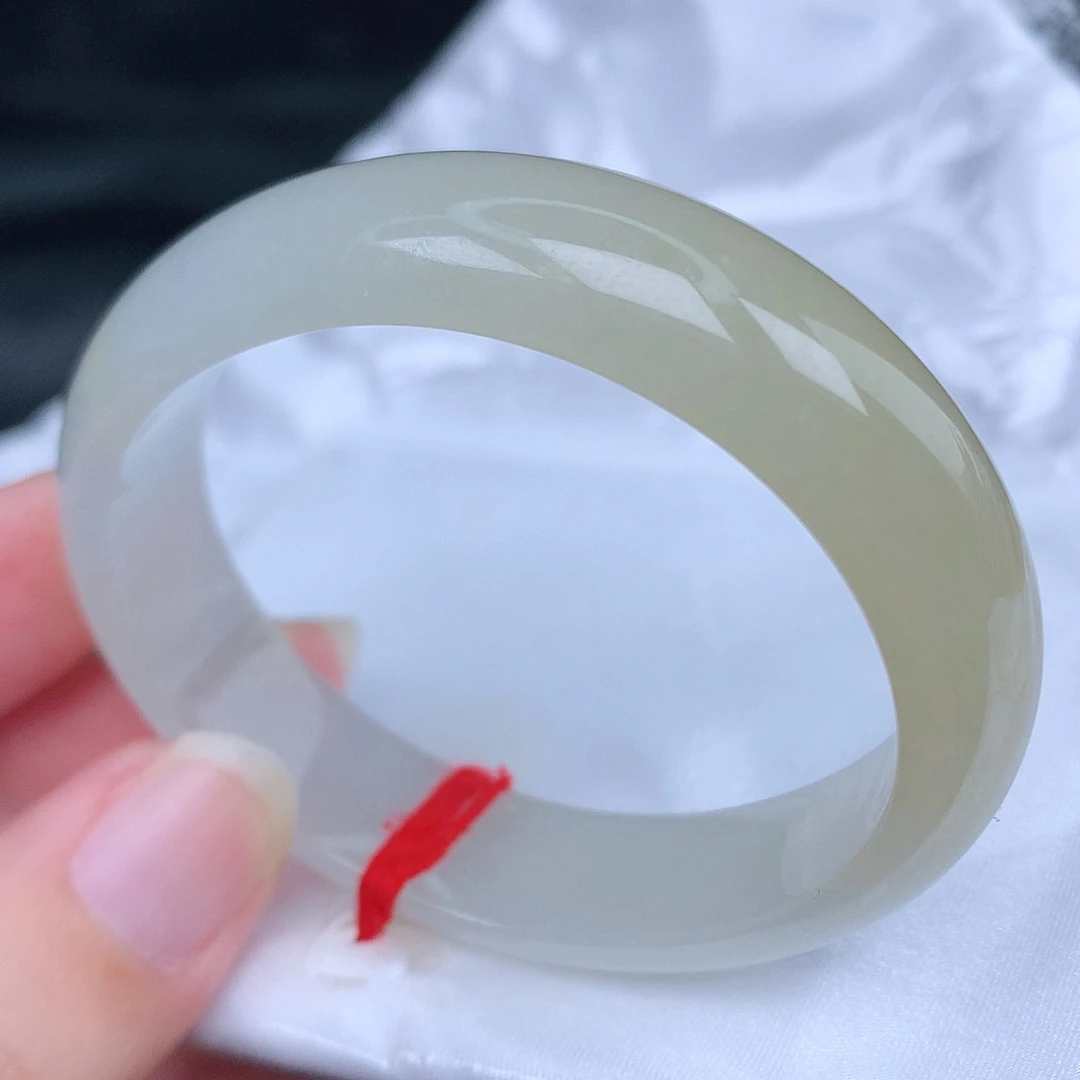 未镶嵌手镯（贵妃镯）翡翠天然