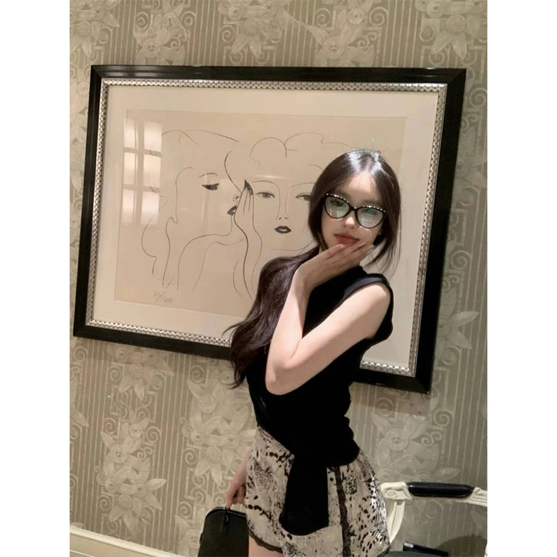 2025夏季新款纯欲性感风修身圆领无袖上衣女配高腰显瘦休闲短裤