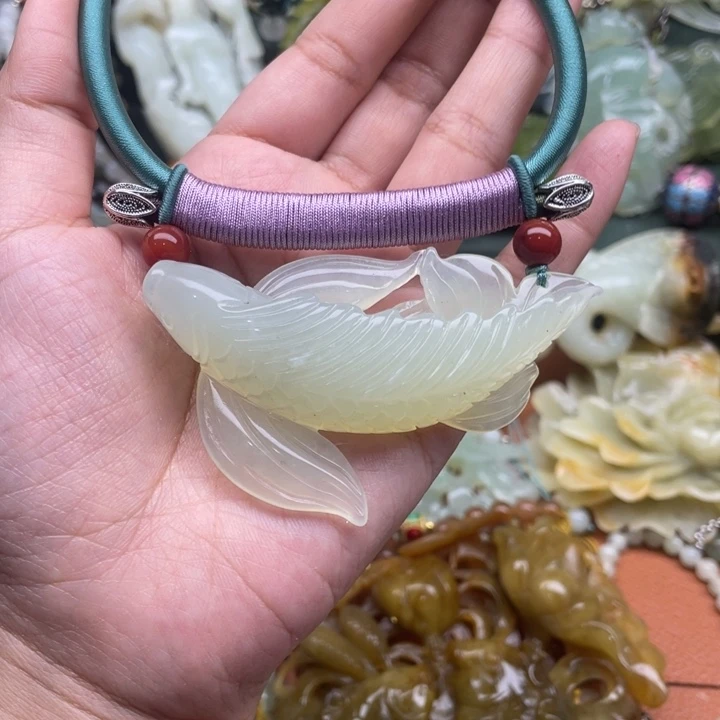 蛇纹石玉吊坠合金