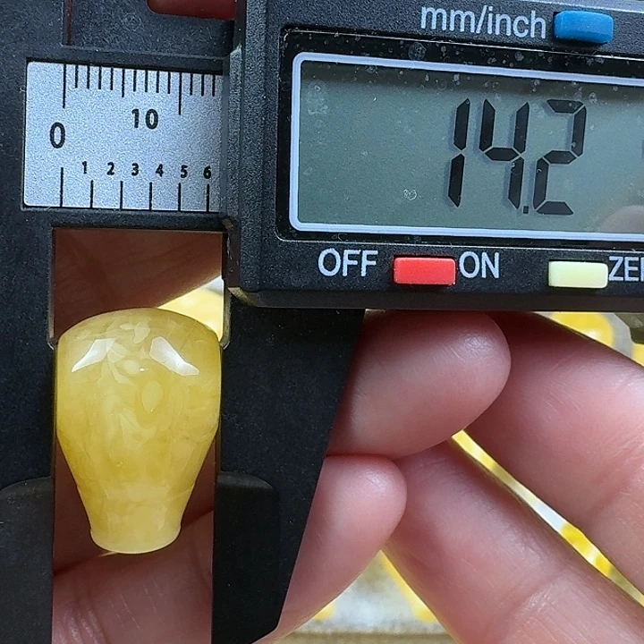 蜜蜡未镶嵌裸石22杂