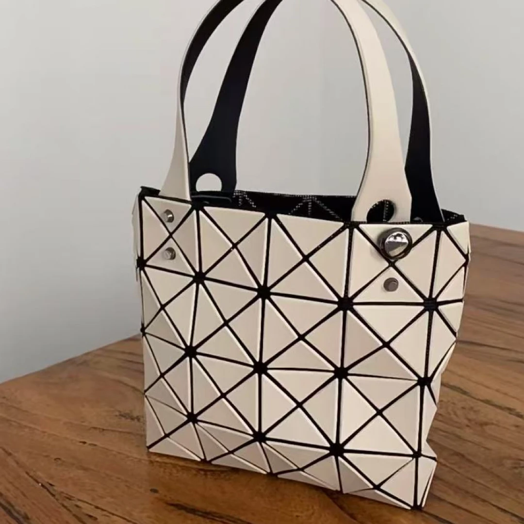 95新 Issey Miyake/三宅一生 Lumi包展-米白色手提托特