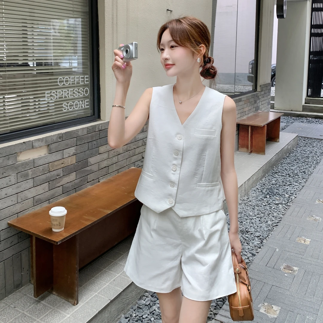 白色小个子气质通勤休闲风马甲套装女2025夏季新款阔腿短裤两件套