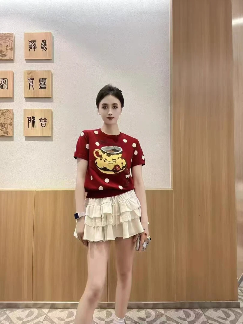 【D089】修身型女士绣花短袖T恤春夏减龄常规款休闲风印花