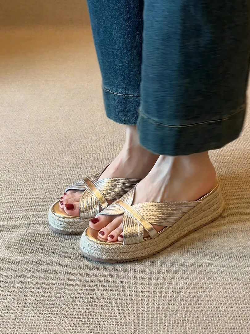 Elingjk/5cm草编坡跟凉鞋法式复古圆头交叉厚底休闲一字拖鞋