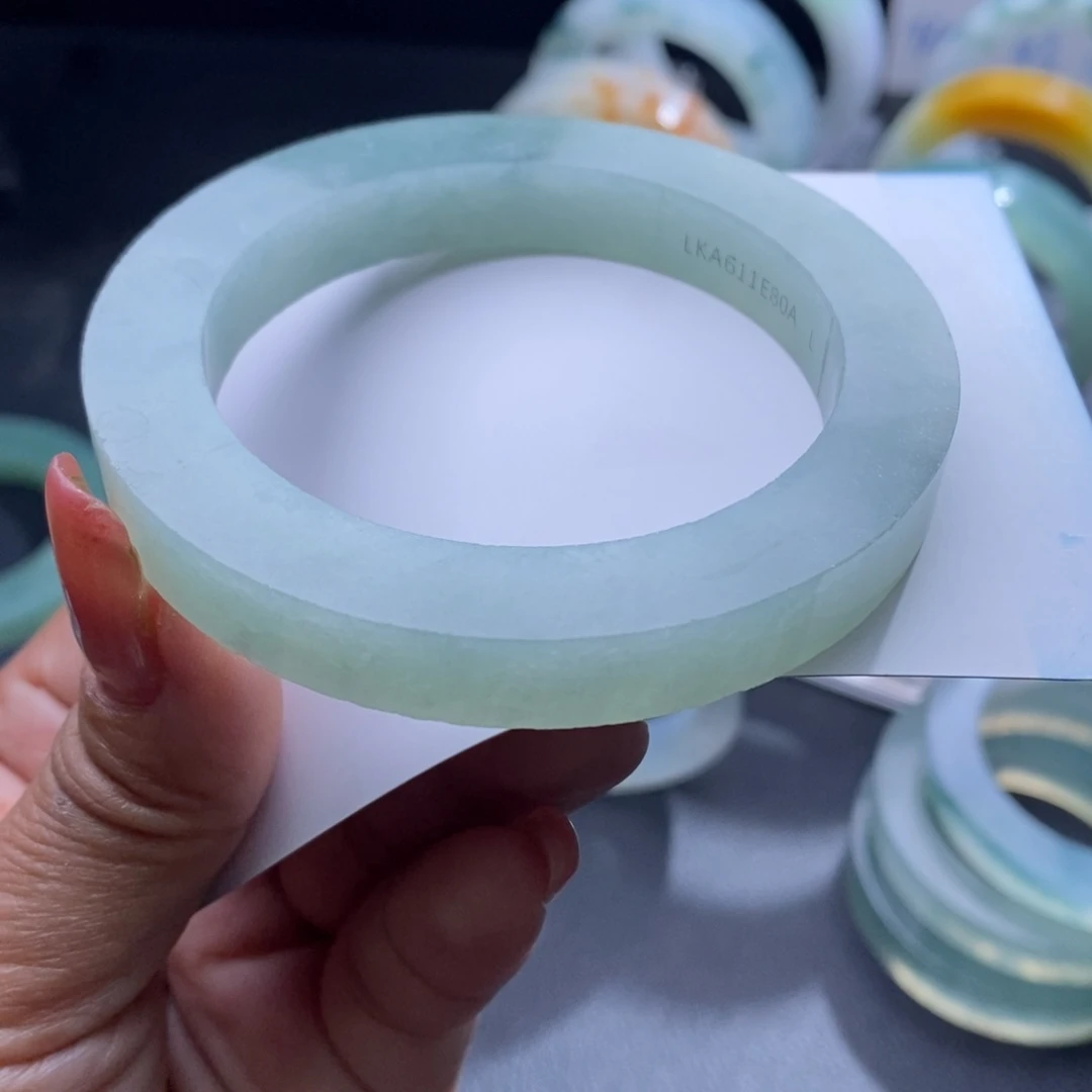 定制翡翠未镶嵌翡翠手镯