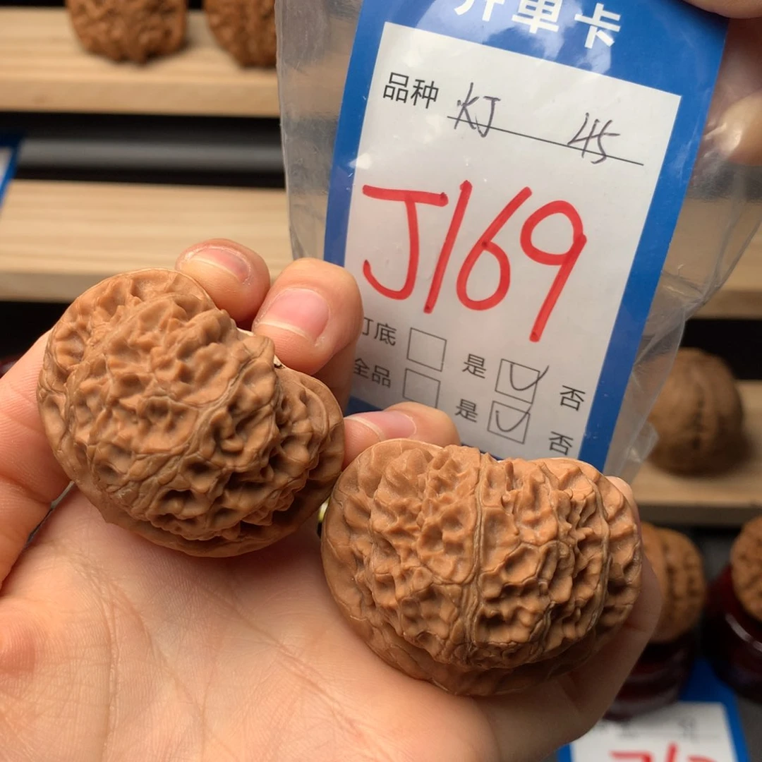 文玩核桃把件169号 宫灯