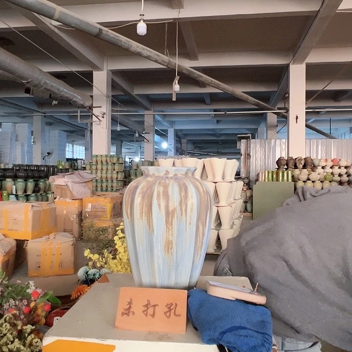 景德镇陶瓷花瓶工厂