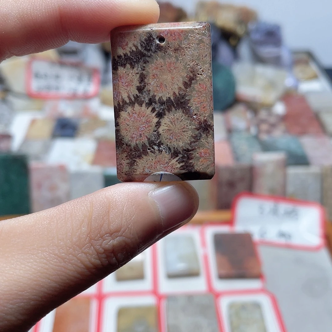 硅化珊瑚（珊瑚玉）合金颈饰