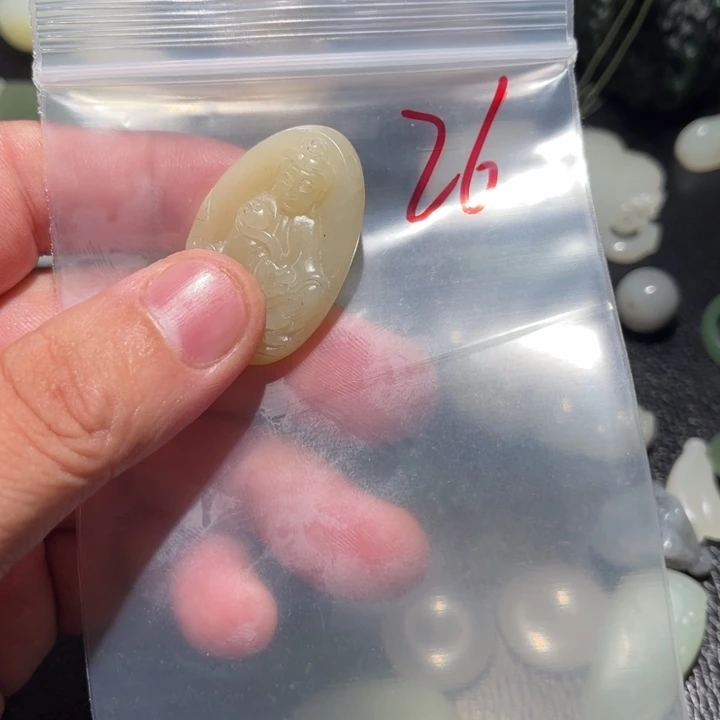 透闪石质玉未镶嵌颈饰