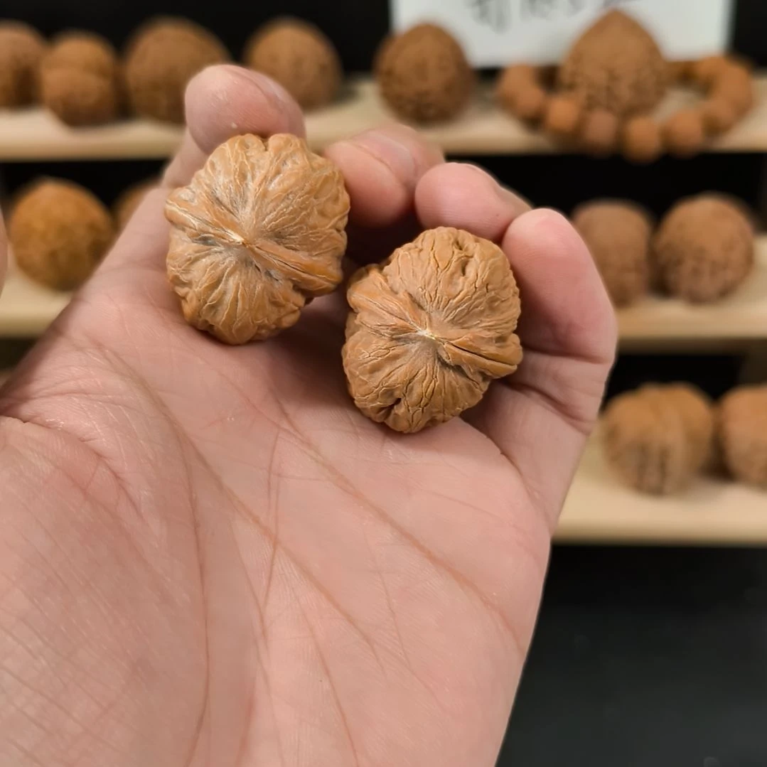 文玩核桃吊坠32元宝