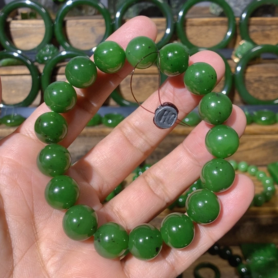 【闪购商品】吊坠(不含链)未镶嵌和田玉有纹的俄料菠菜绿手串 12