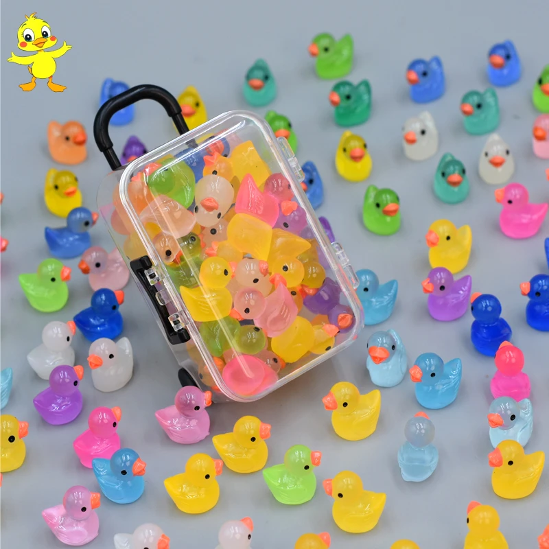 夜光彩色小鸭子迷你发光桌面摆件饰品小黄鸭玩具行李箱收纳小物品