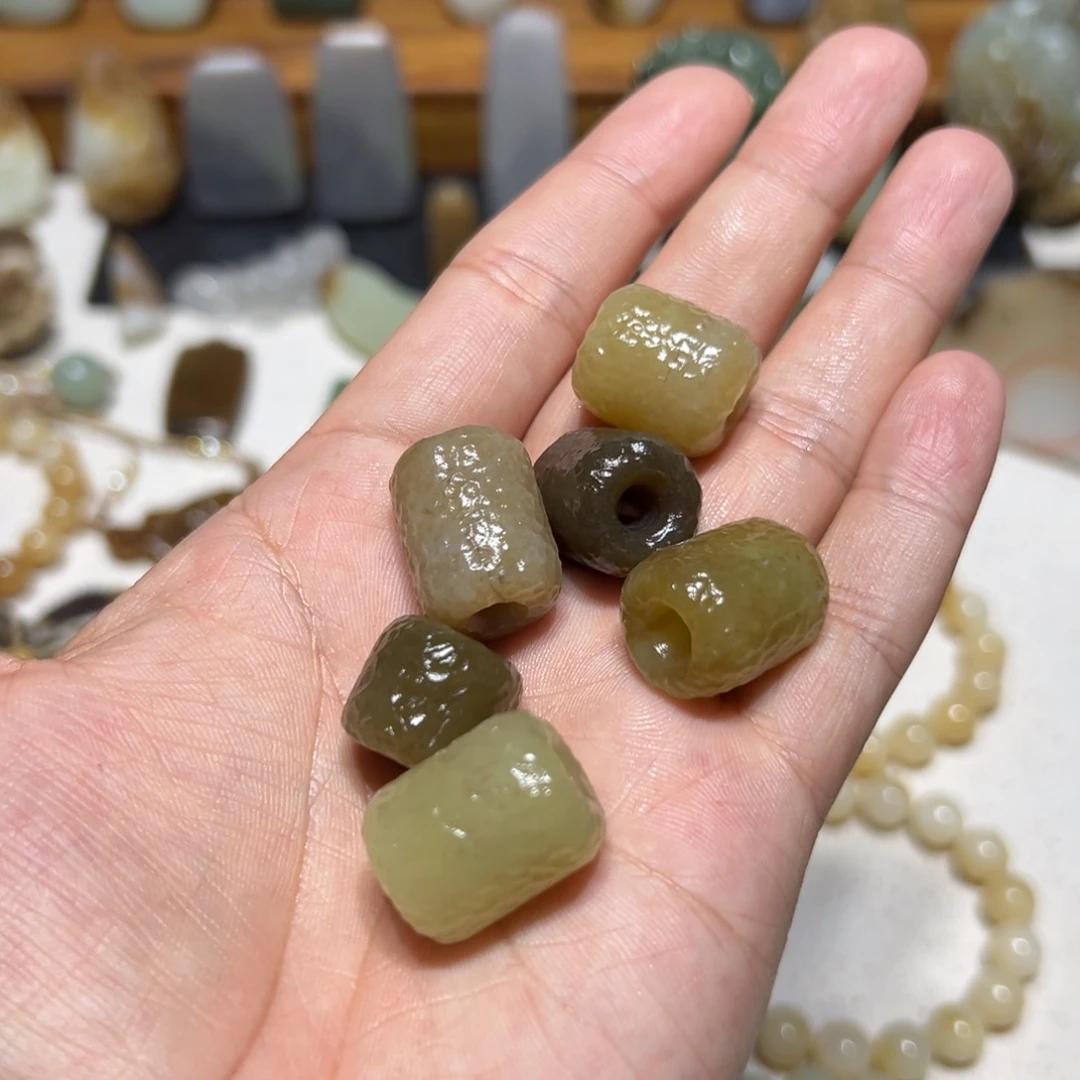 和田玉未镶嵌颈饰随机一个