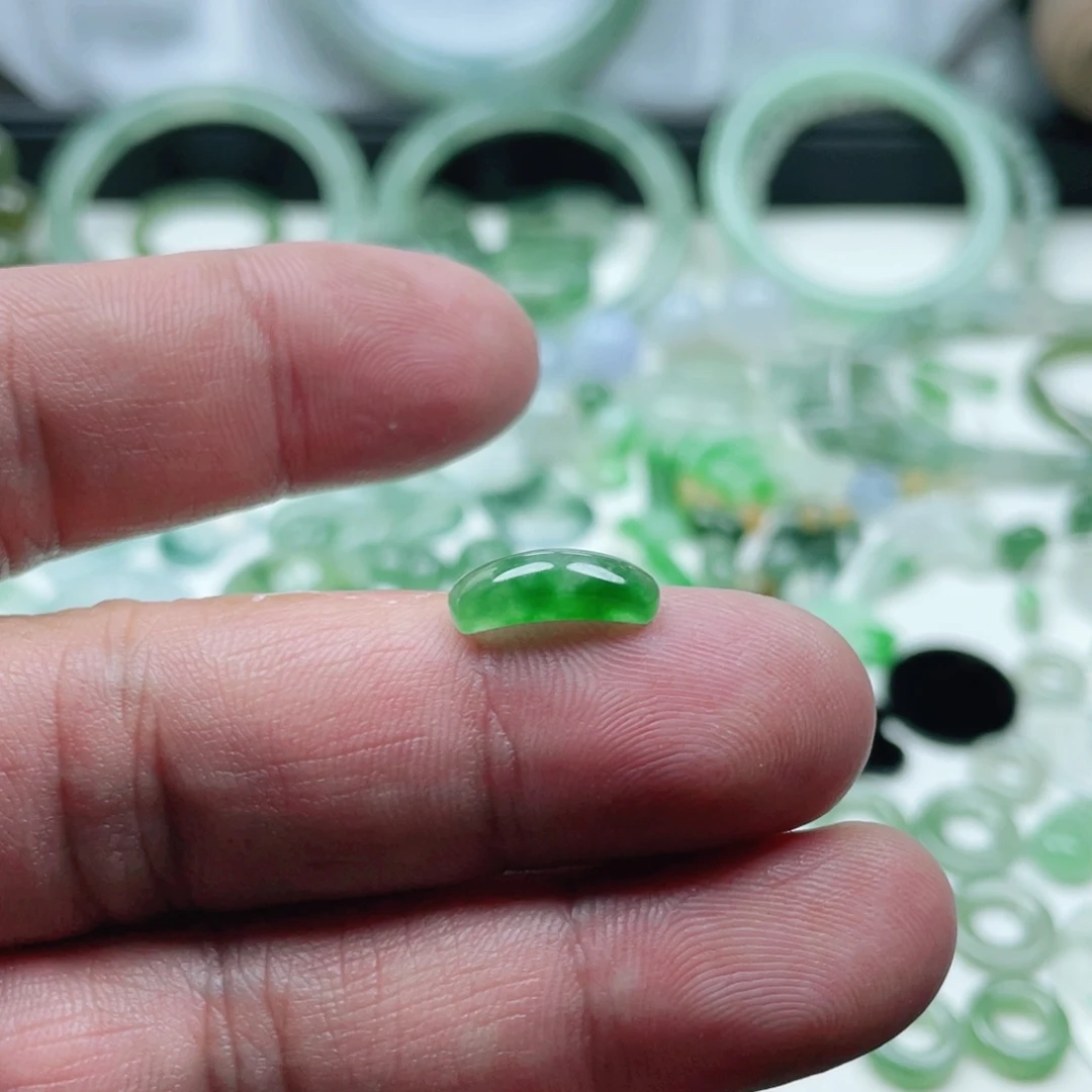 颈饰未镶嵌翡翠山****翡翠