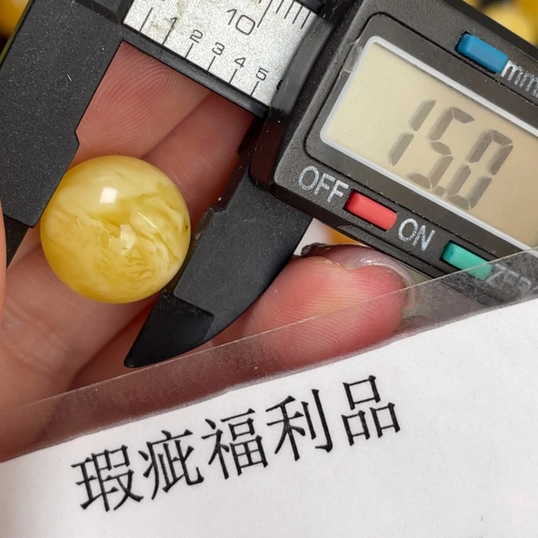 未镶嵌琥珀裸石微瑕225