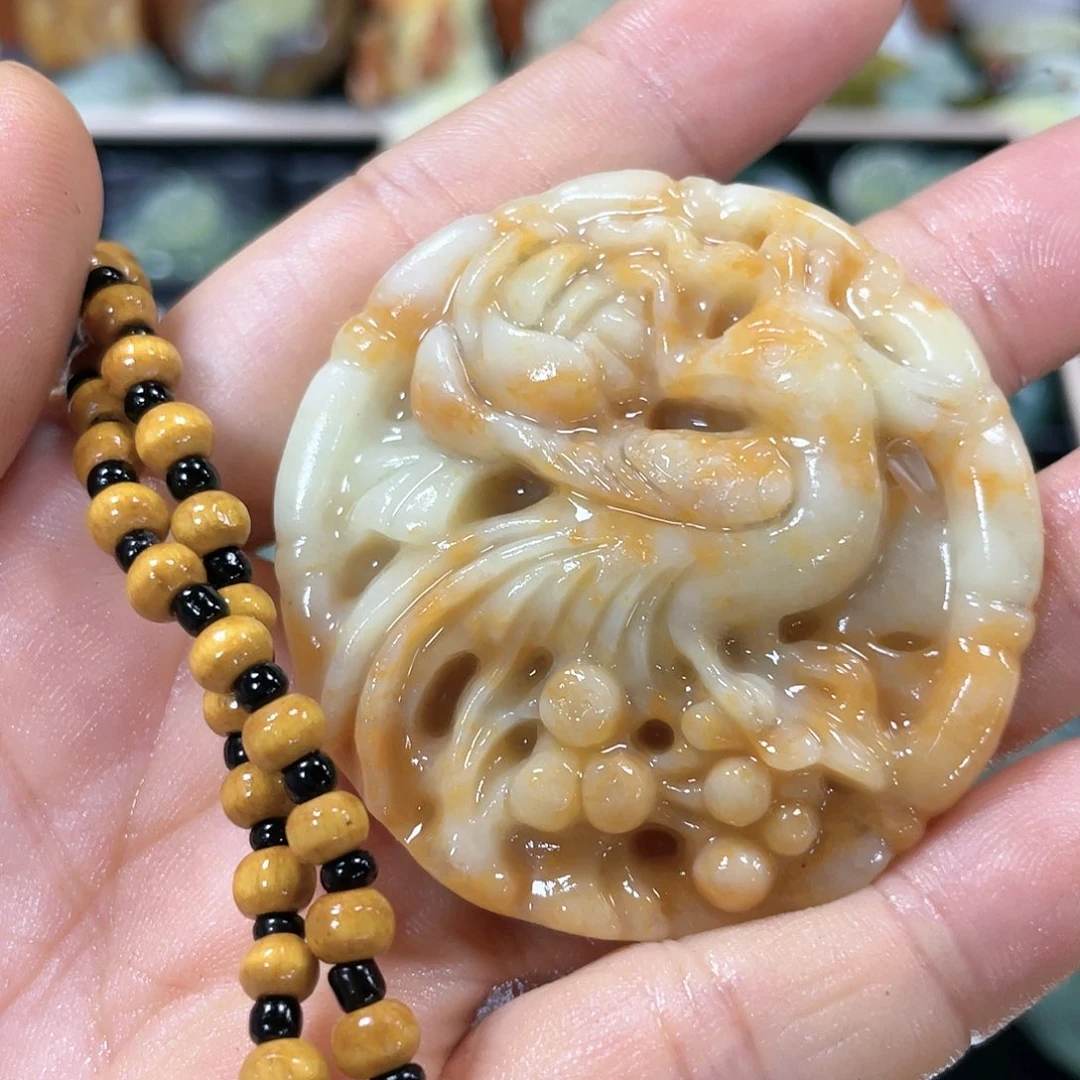蛇纹石玉颈饰未镶嵌