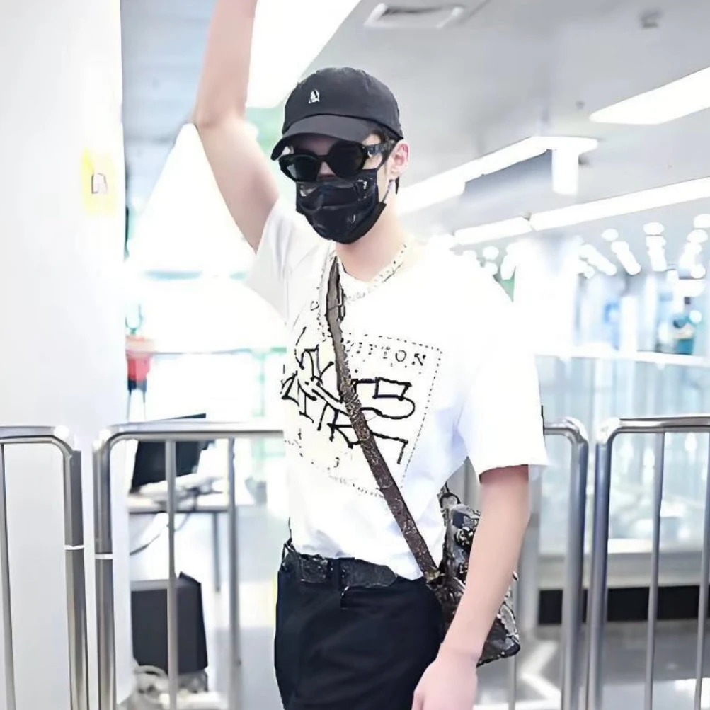 99新 LouisVuitton/路易威登 2335/白色Logo刺绣圆领纯棉短袖/M