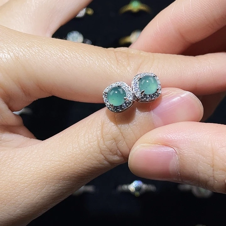 翡翠未镶嵌颈饰戒指