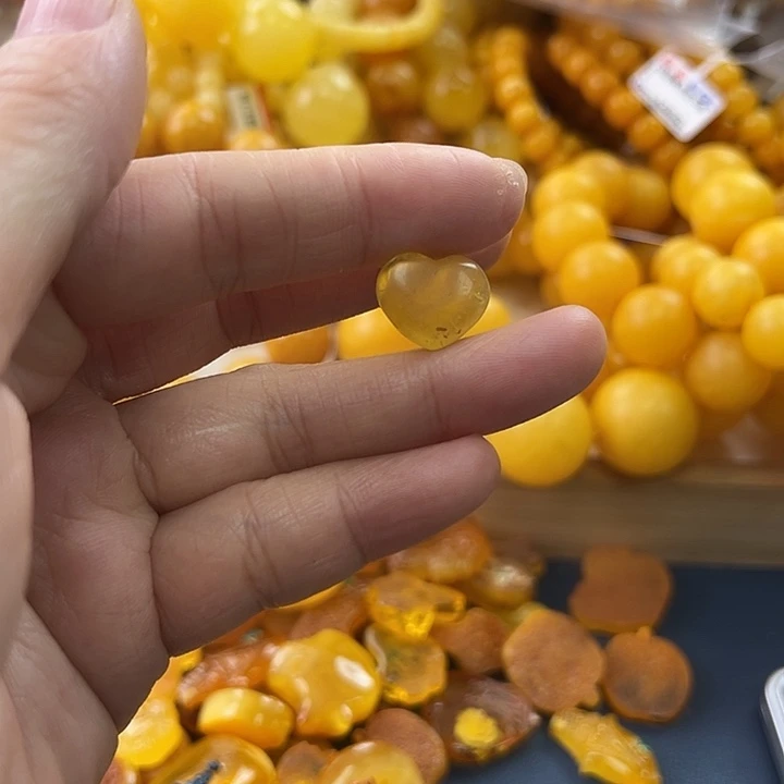 未镶嵌琥珀珠宝奇石