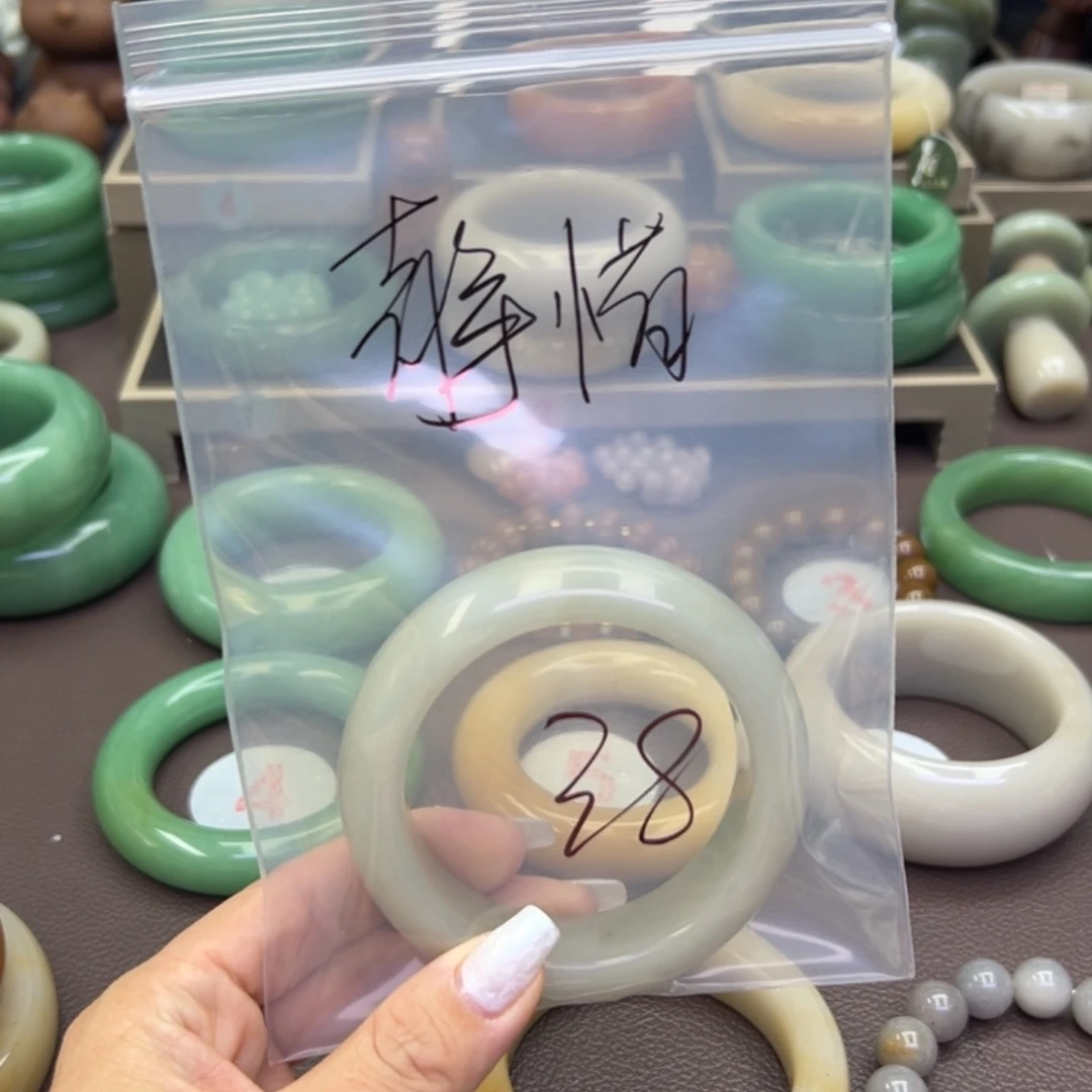 石英岩玉手镯未镶嵌静*