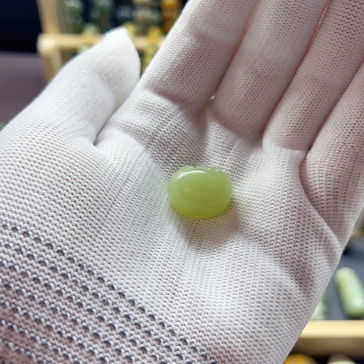 岫岩老玉（透闪石质玉）未镶嵌颈饰